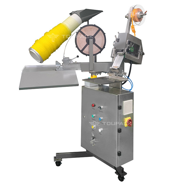 Machine manuelle d'emballage de sacs en maille à l'ail avec agrafeurs machine d'emballage de sacs en maille à l'ail semi-automatique