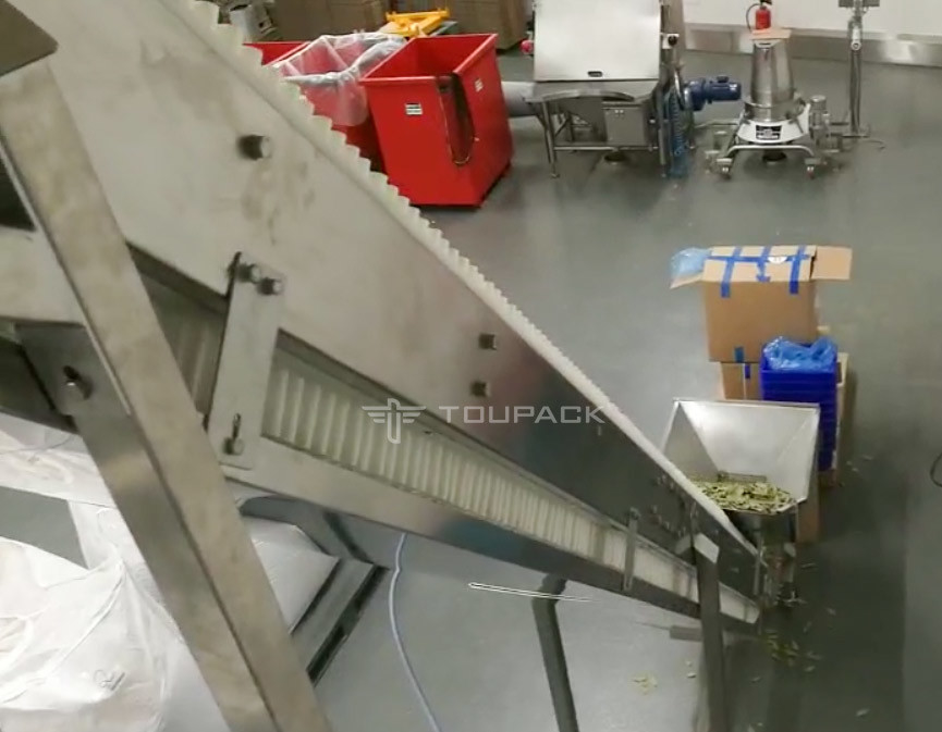 Machine d'emballage à pesée verticale entièrement automatique pour les feuilles de thé séchées