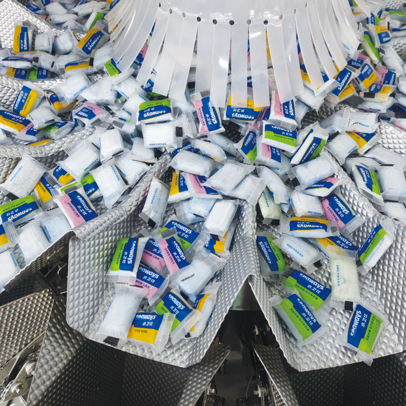 Machine à emballer des comprimés détergents Machine à laver les vaisseaux Tablettes détergents Pouches Poche Machine à emballer des poubelles Gel Machine à emballer des sacs