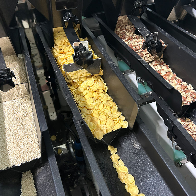 Machine d'emballage de sacs préfabriqués pour aliments pour oiseaux Machine d'emballage pour aliments pour chiens et chats Équipement d'emballage de granulés multifonctionnel