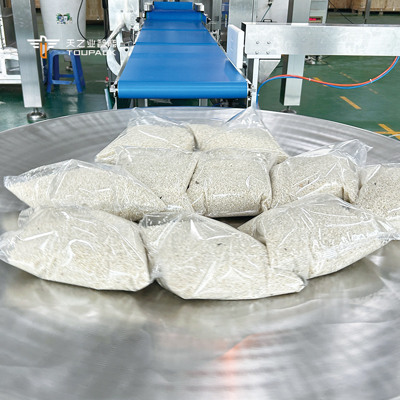 Automatique Pistache Popcorn Flocons de maïs Restez des arachides Machine d'emballage des noix de cajou Machine d'emballage de masse à plusieurs têtes