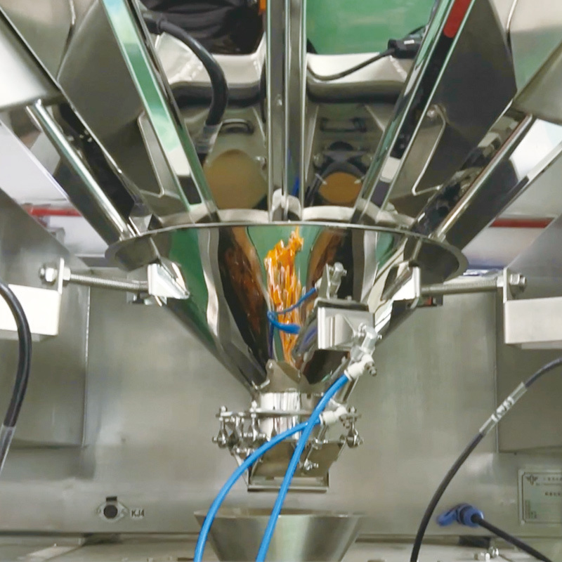 Machine verticale automatique quantitative de remplissage, de scellage et d'emballage VFFS pour aliments en granulés, avec pesage et emballage