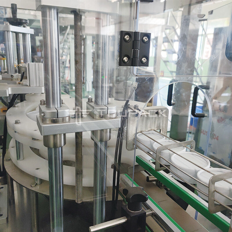 Ligne de conditionnement de granulés de pruneaux séchés de haute précision en bouteille plastique pour bonbons, pop-corn, collations, remplissage de bocaux et de boîtes