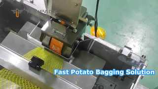Ligne d'emballage industrielle de sacs en filet de pommes de terre avec peseuse automatique, remplissage de sacs en filet, coupure et étiquette
